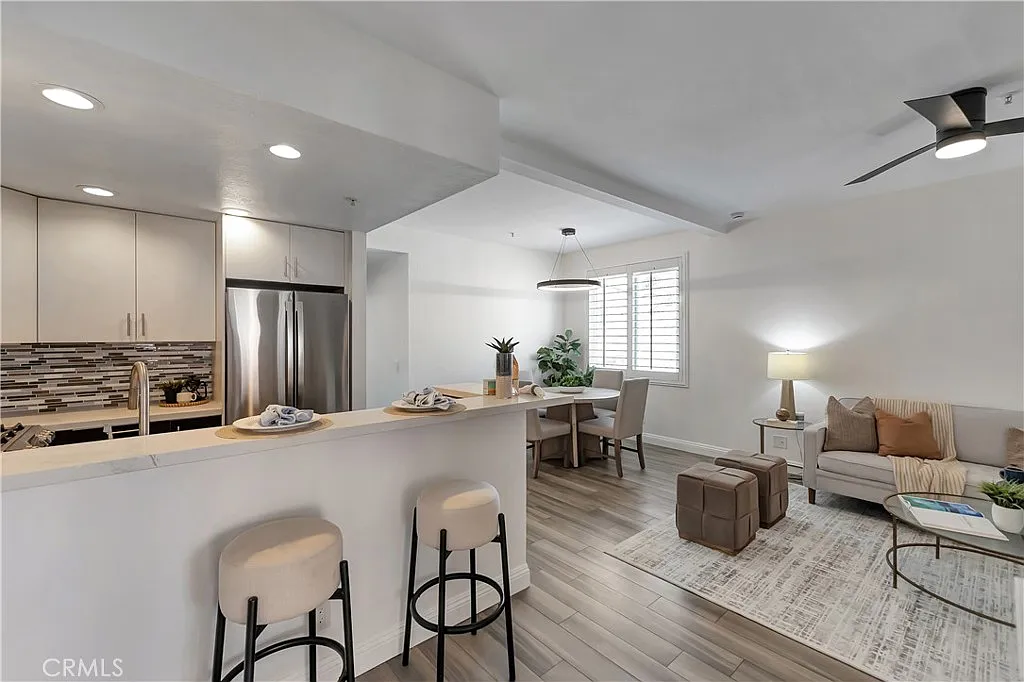 1 bed, 693 sqft, $3,300 — Photo 3