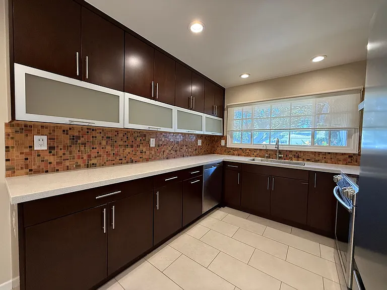 2360 Fordham Dr — Photo 6