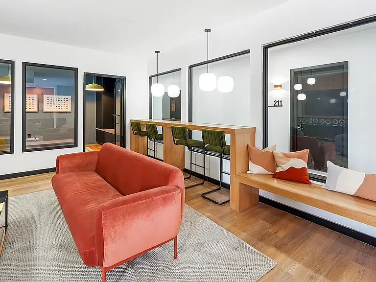 165 W 7th St #213 — Photo 30
