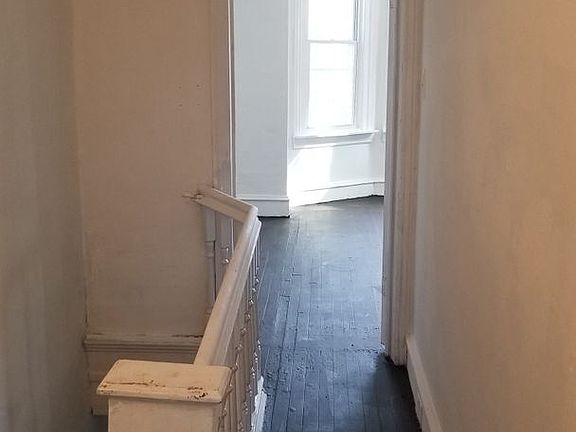 3rd image of 1422 N Vogdes St