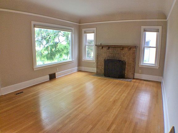 4th image of 4753 Latona Ave NE