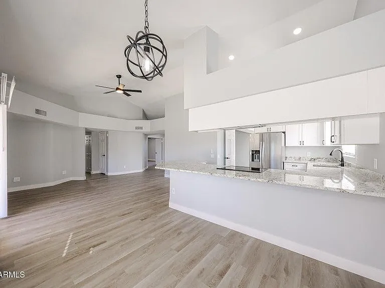 3951 E Waltann Ln — Photo 16
