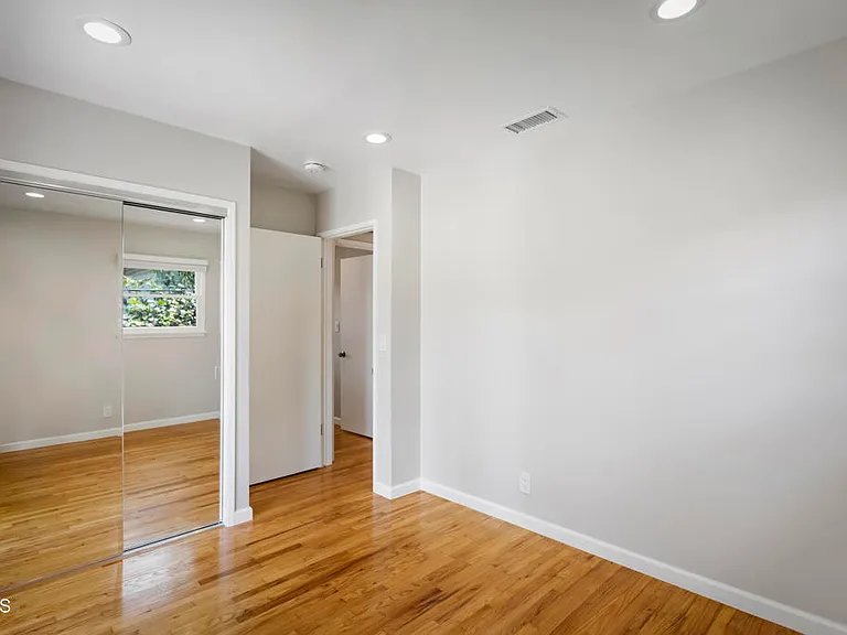 420 Violet Ave — Photo 19