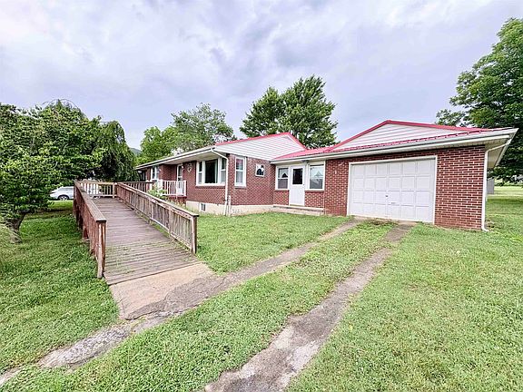 2nd image of 201 Honeysuckle Ln
