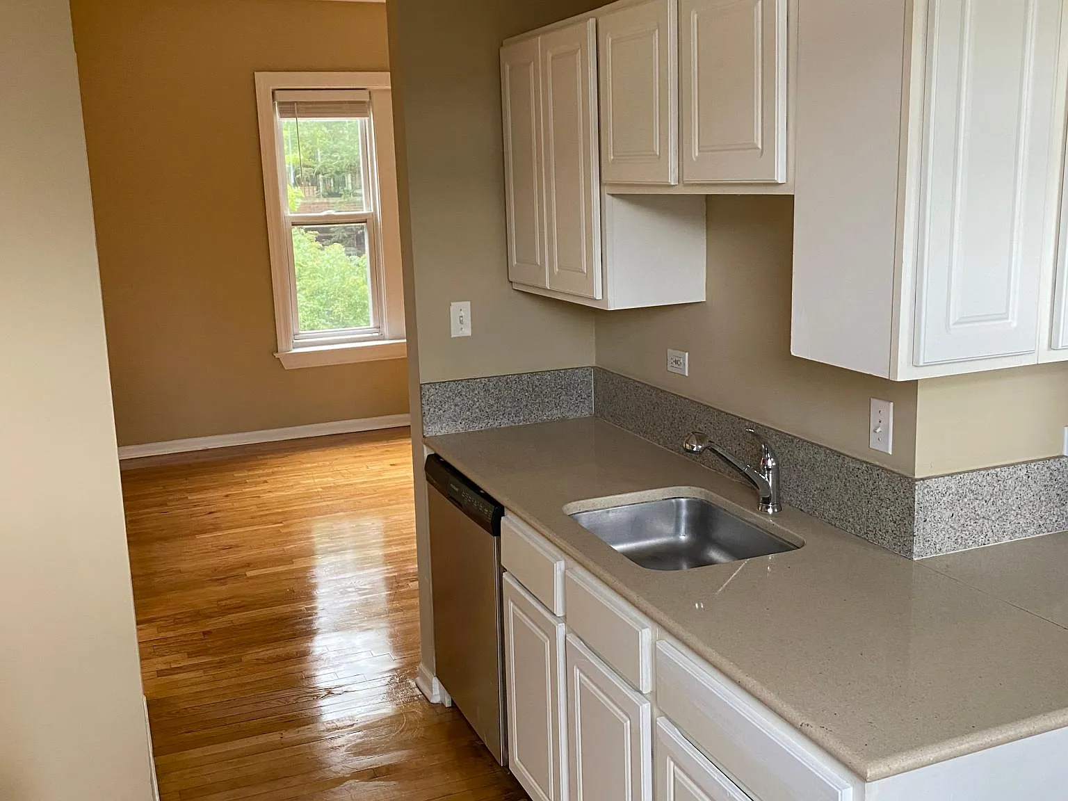 2 bed, 1150 sqft, $1,900 — Photo 3