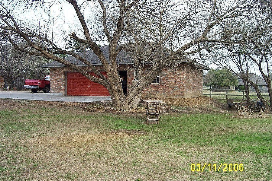Detached Garage/Shop