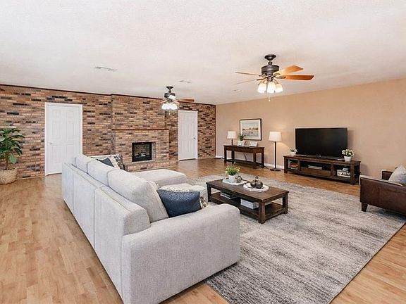 3rd image of 59138 Spring Valley Rd