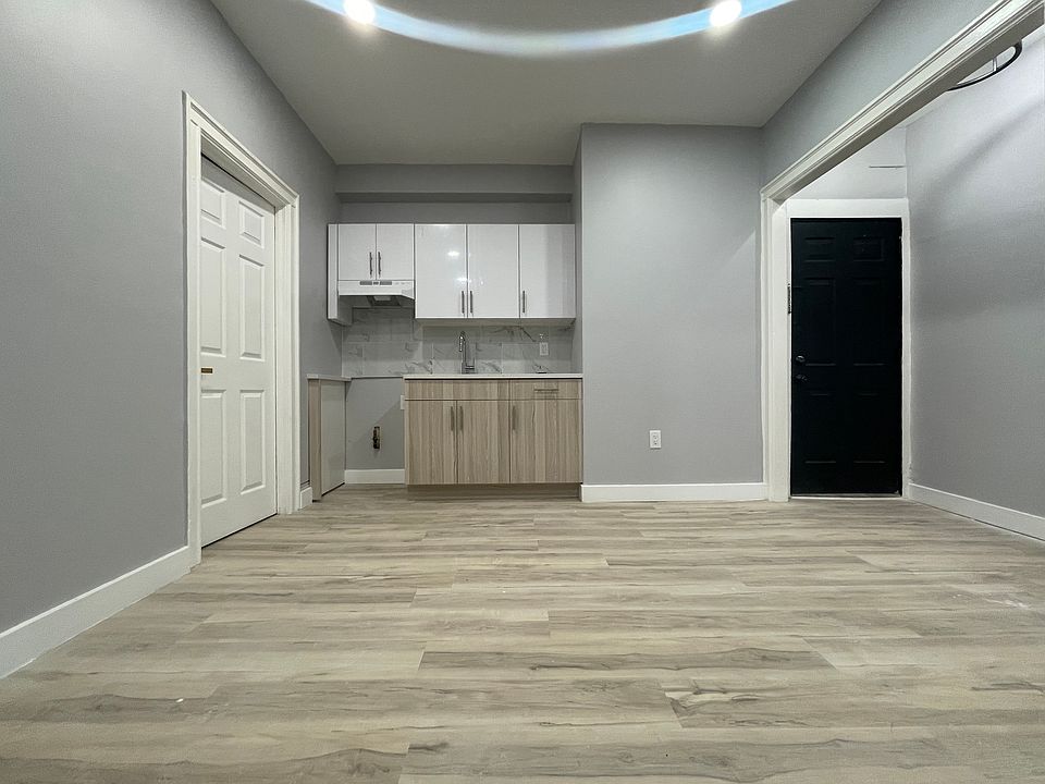 1st image of 122 Corbin Ave #33E
