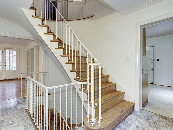 ENTRY FOYER