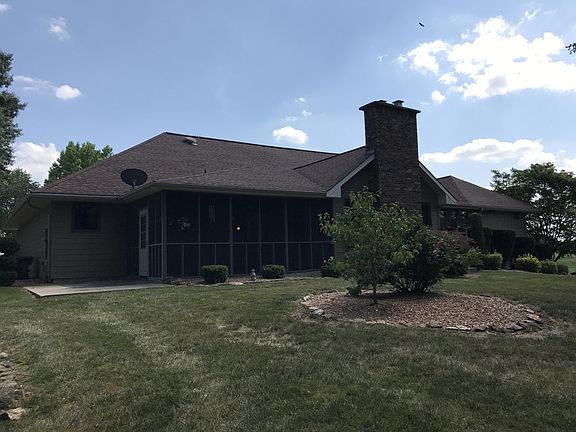 3rd image of 731 N Lake Dr