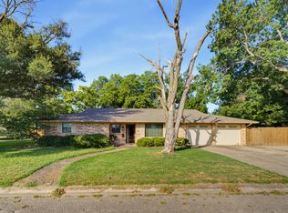 702 Preston St, Bowie, TX 76230