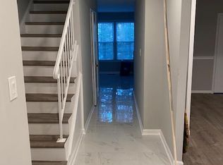 9879 High Water Ct, Burke, VA 22015