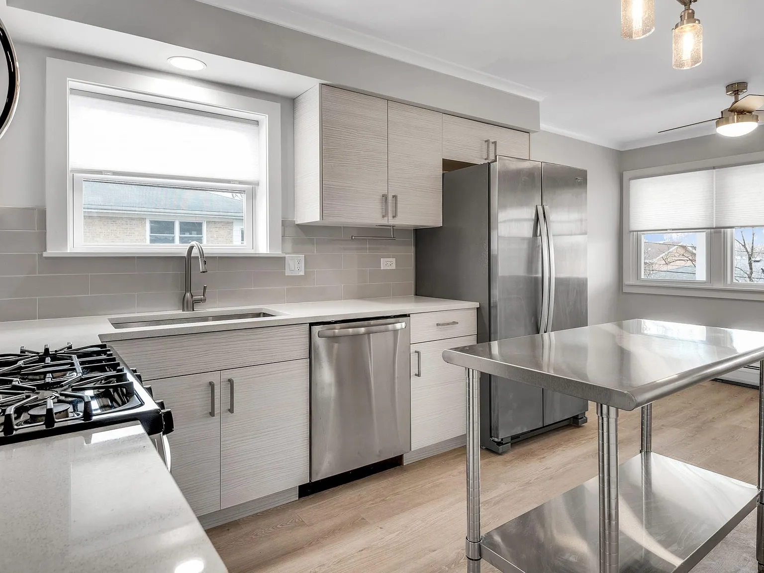2 bed, 1300 sqft, $2,695 — Photo 2