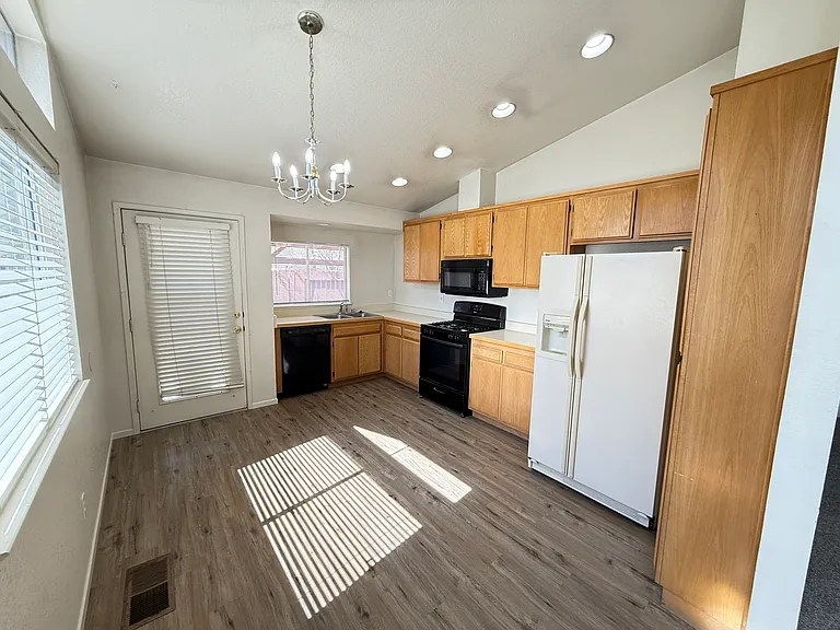 7607 Water View Way — Photo 6