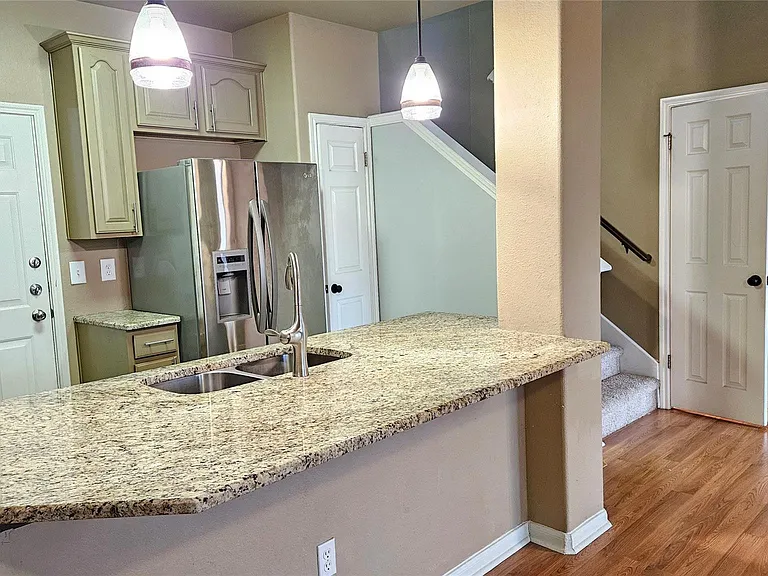2100 Pipers Field Dr #4 — Photo 5