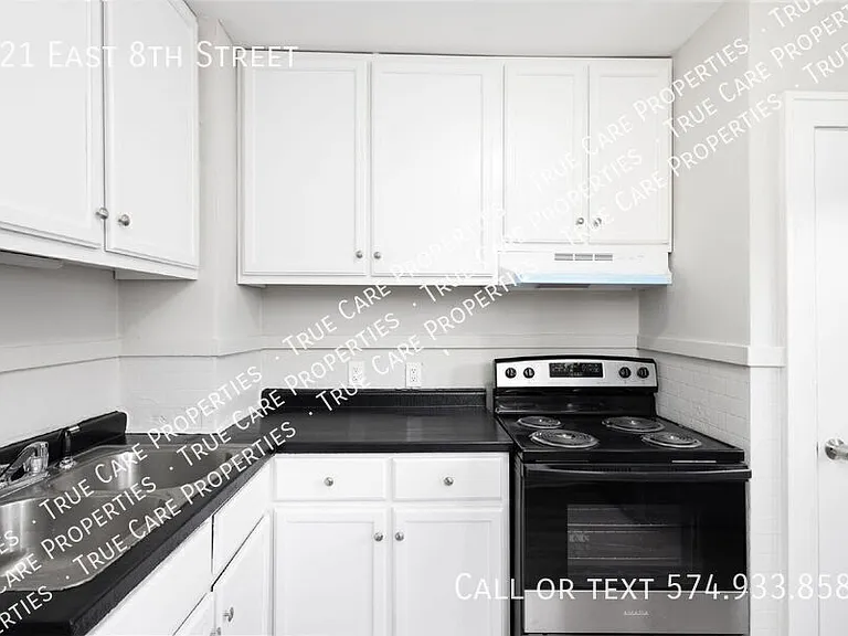 221 E 8th St — Photo 14