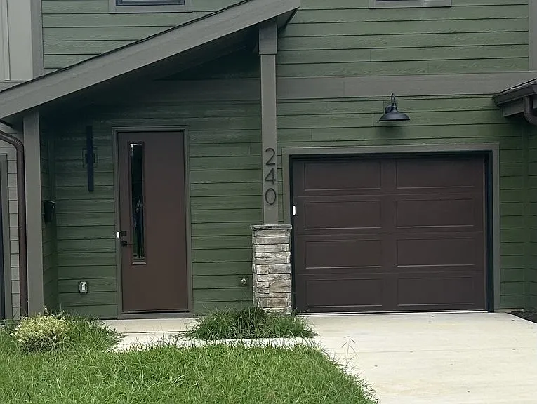 240 Lander St — Photo 1