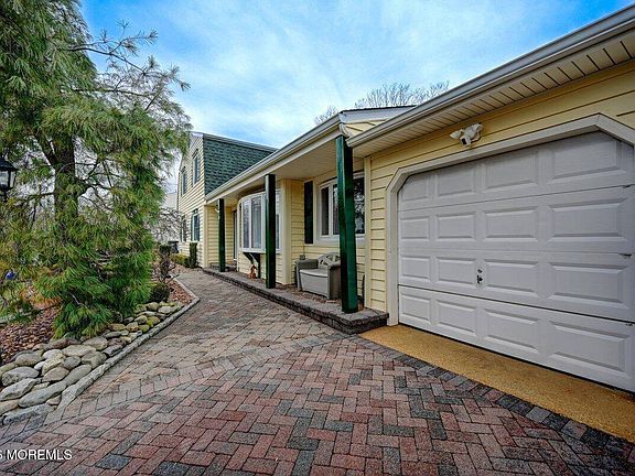 2nd image of 6 Meadowbrook Dr