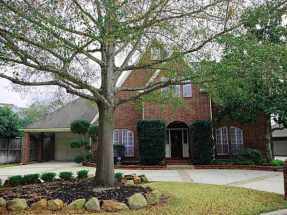 The front of the view is stunning with a reed brick facade, circular drive, and 2 car porte-cochere.