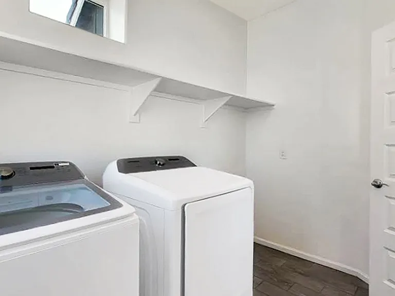 15733 W Polk St — Photo 14