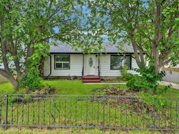 9416 153rd St NW, Edmonton, AB T5R 1R3