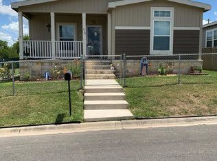 315 E Leona St, Uvalde, TX 78801