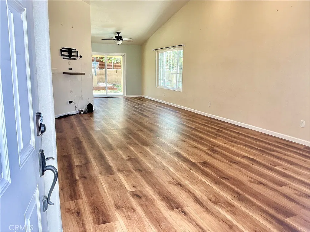 3 bed, 1594 sqft, $2,695 — Photo 2