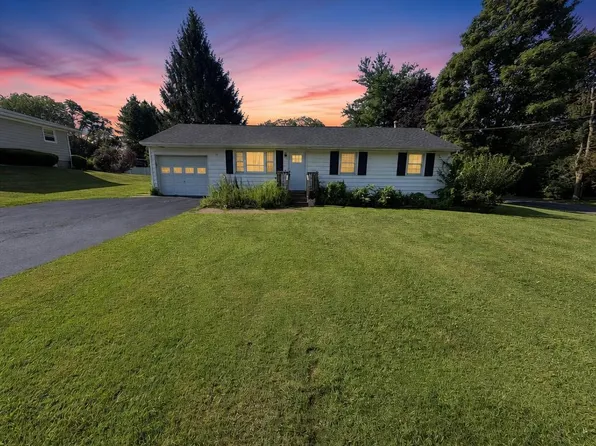 24 Center St, Auburn, NY 13021