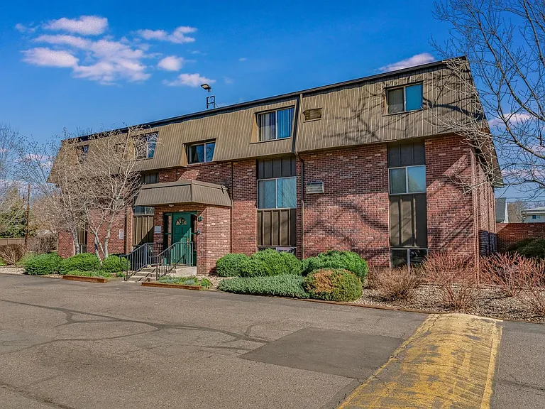 Woodridge Apartments — Photo 63