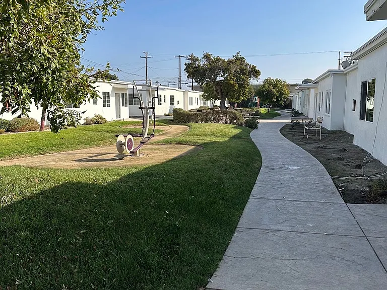 130 Surfside Dr — Photo 4