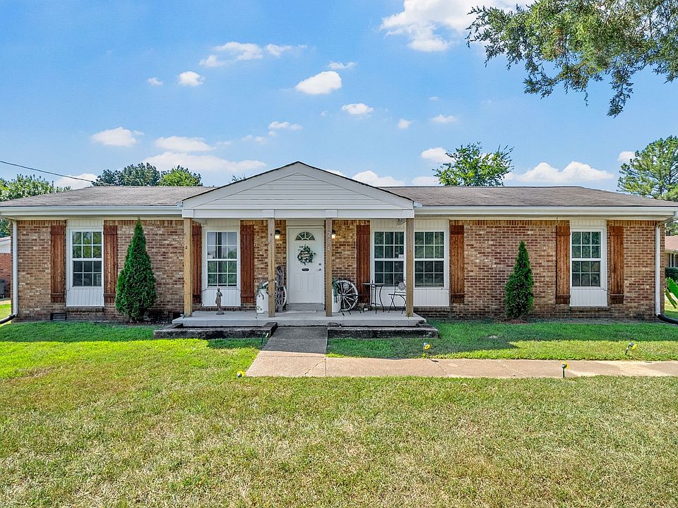 1st image of 284 Lafayette Rd