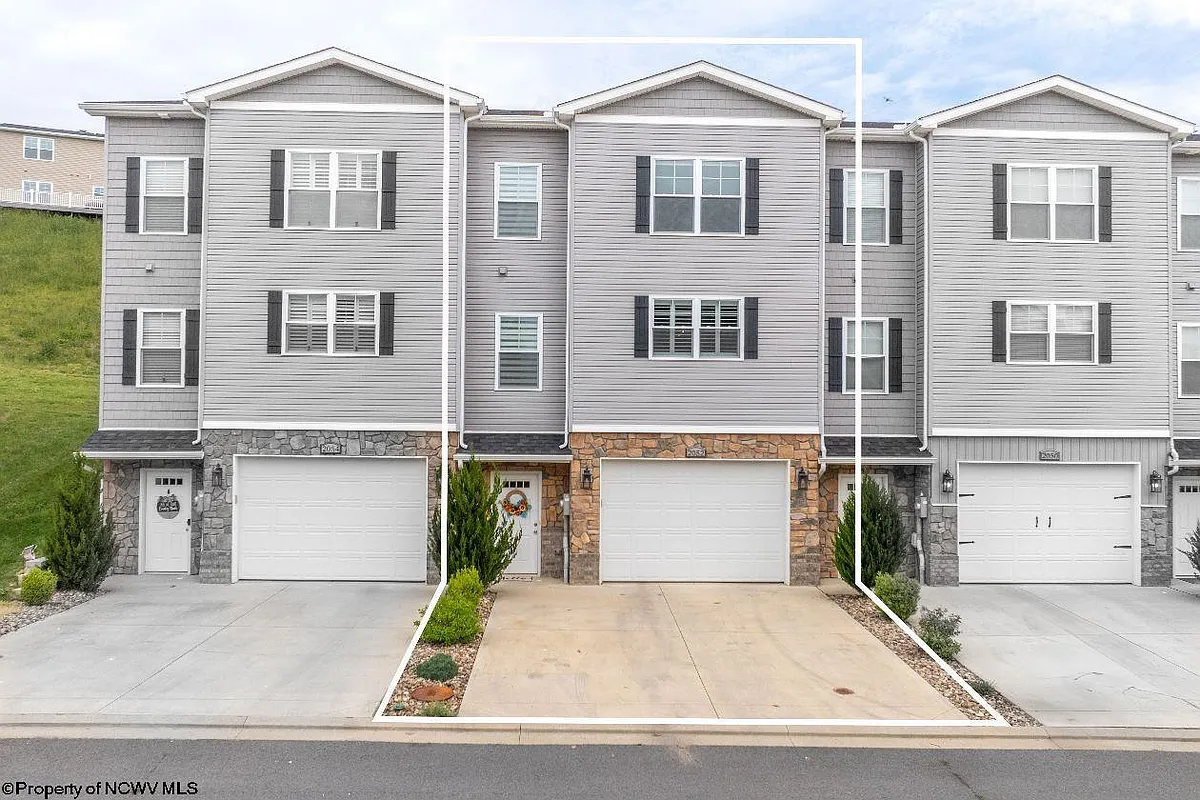Building Photo - 2052 Mountain Ash Ln