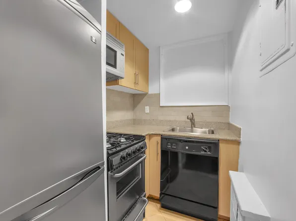 141 East 33rd Street image 3 of 8