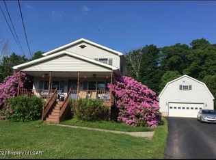 3060 Lower Demunds Rd, Dallas, PA 18612