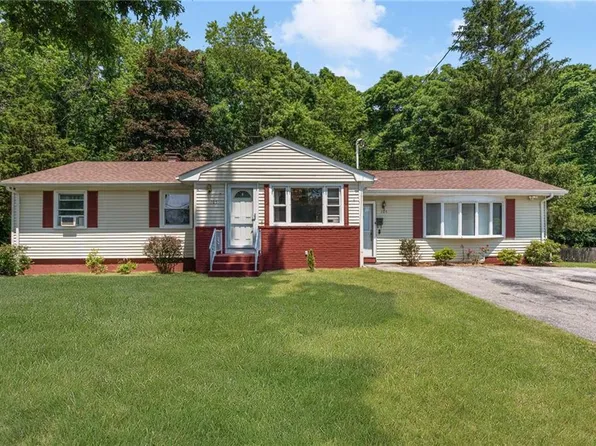 105 Woodcrest Rd, Warwick, RI 02889
