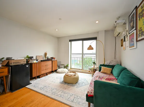 63-34 Fresh Pd Road image 4 of 20