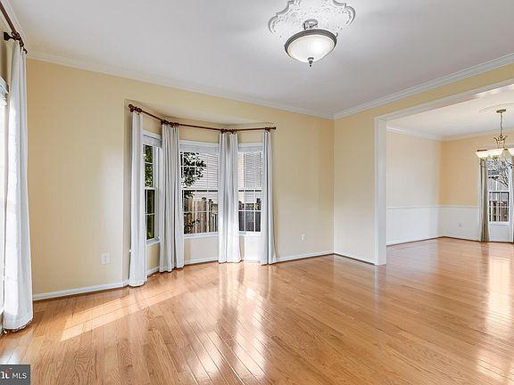 3rd image of 7704 Cashland Ct