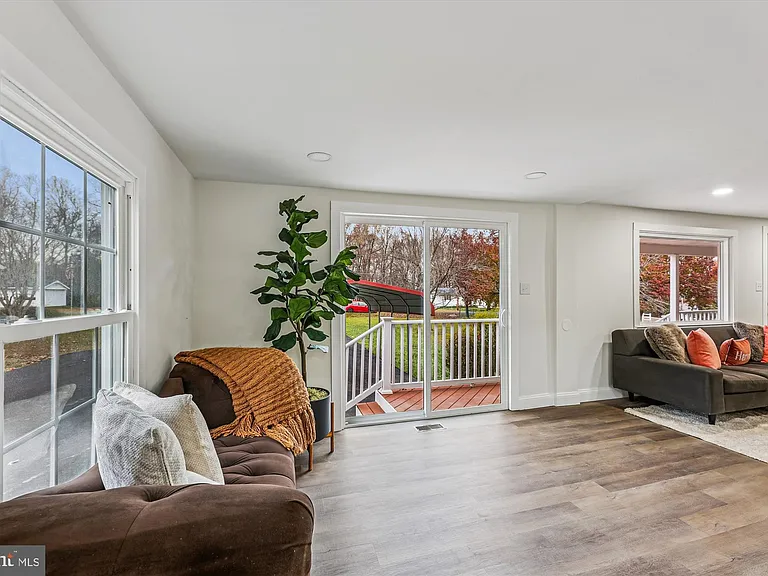 4250 Piper Ln — Photo 16