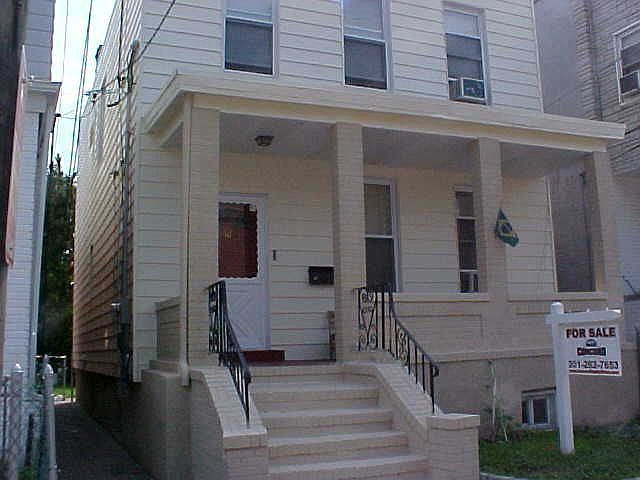 Nice Dead End Street Near NYC Trans