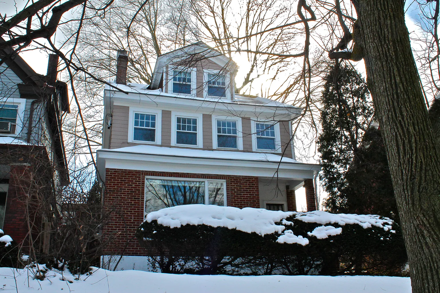 5824 Northumberland St photo 1