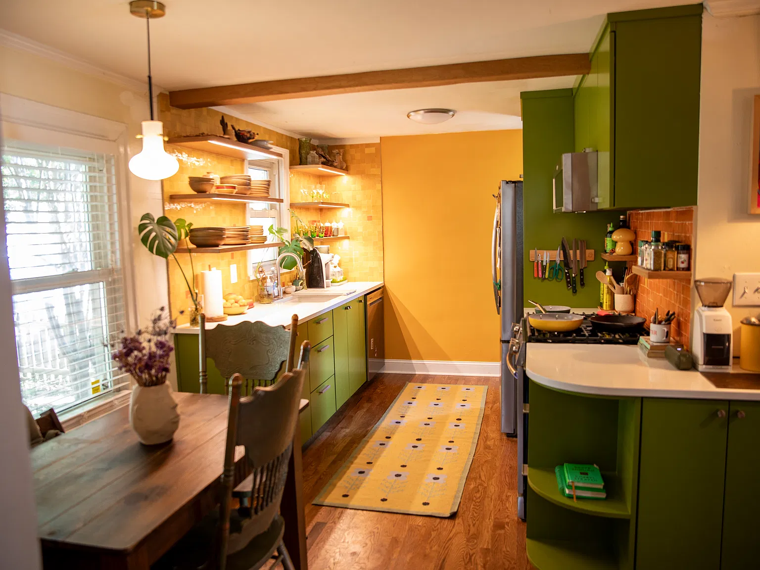 2 bed, 800 sqft, $2,975 — Photo 1