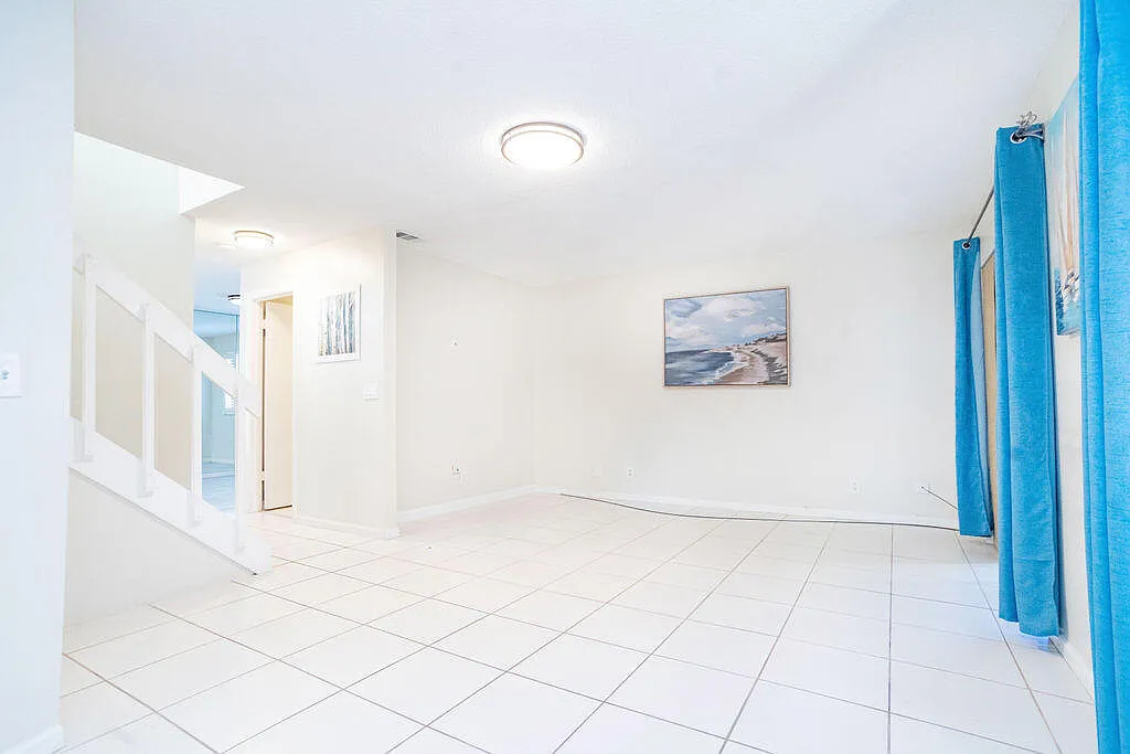 2 bed, 2.5 bath, 1250 sqft, $2,200 — Photo 3