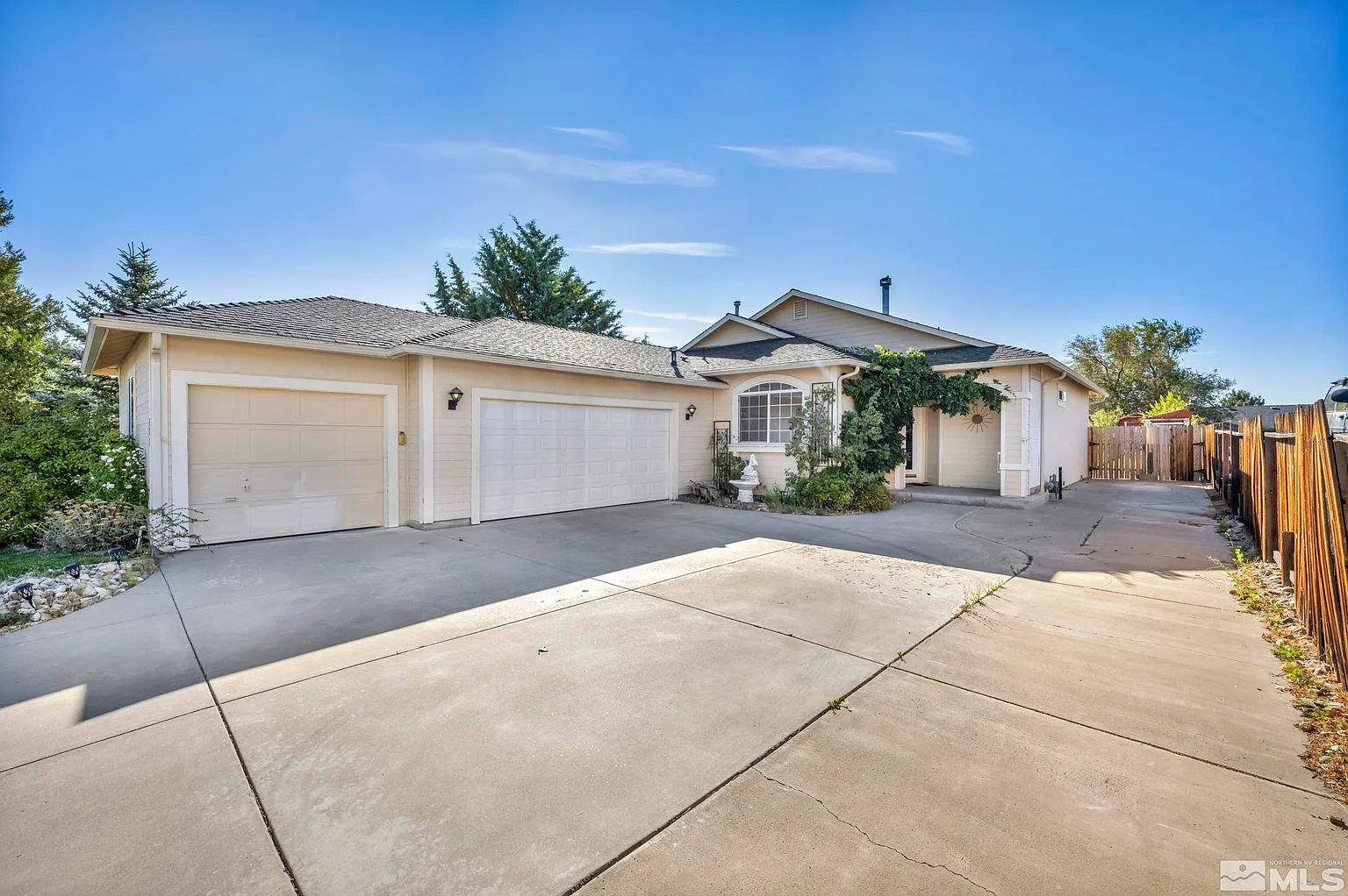 885 Valley Vista Dr photo 1