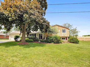 151 Parkside Ct, Green Bay, WI 54313