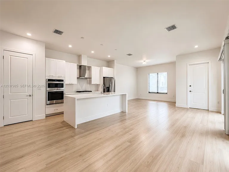 8185 NW 42nd St — Photo 2