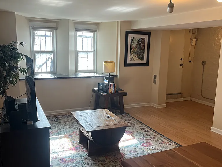 556 W Belden Ave #G — Photo 14