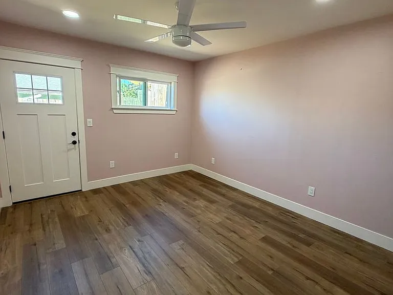 2329 Scenic Ave — Photo 14