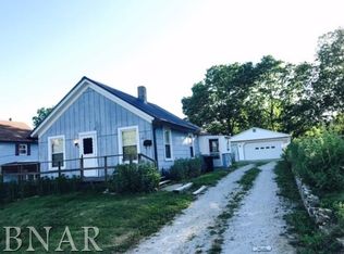 1415 S Oak St, Bloomington, IL