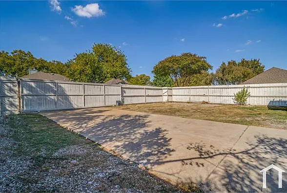 3411 Jasmine Ln — Photo 2