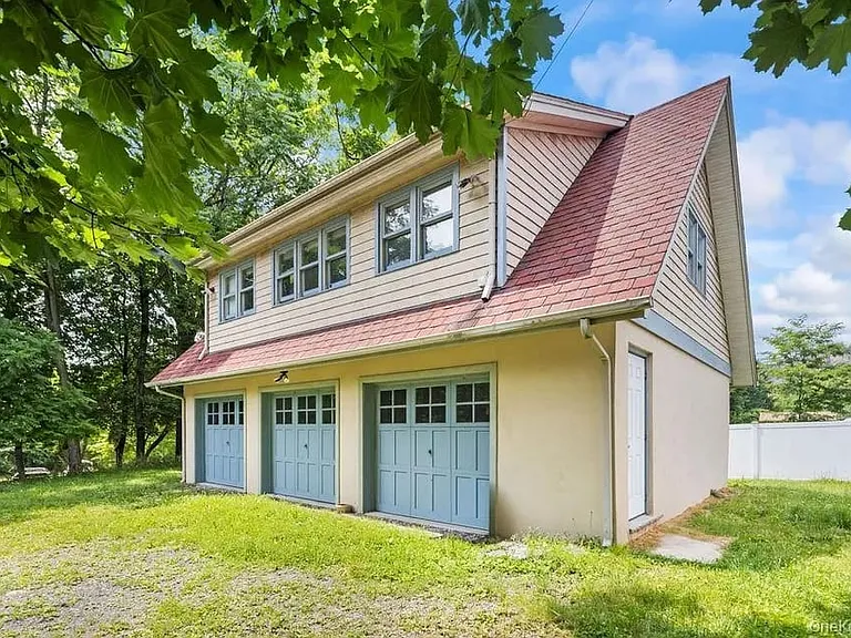 281 Old Haverstraw Rd — Photo 2